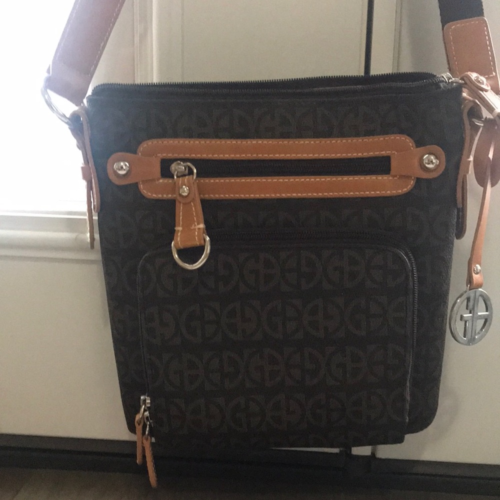 Gianni Bini Crossbody purse